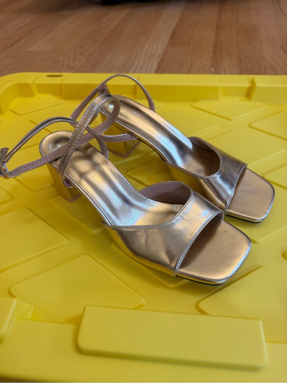 Ladies Size 9 Metallic Gold Slingback Block Heel Sandals - SEXY GUC